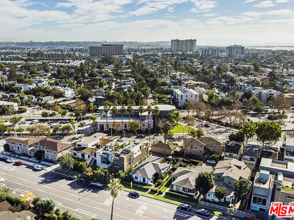 544 Grand Boulevard Venice, CA 90291 - Photo 2 of 17