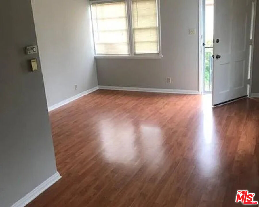 544 Grand Boulevard Venice, CA 90291 - Photo 4 of 17