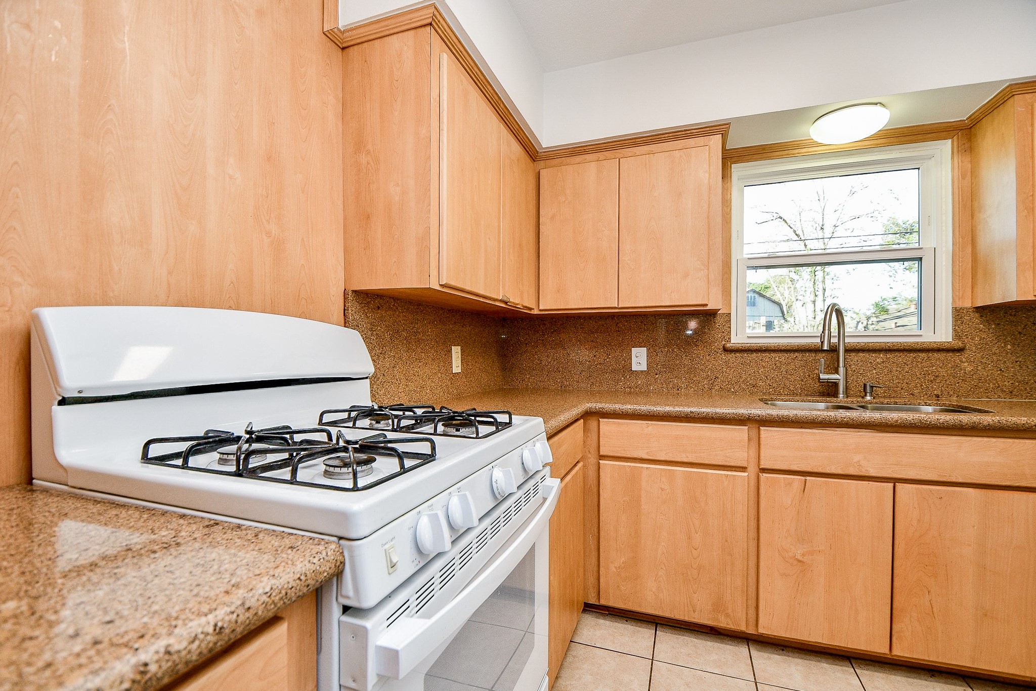 9534 Kerrwood Lane Houston, TX 77080 - Photo 8 of 20