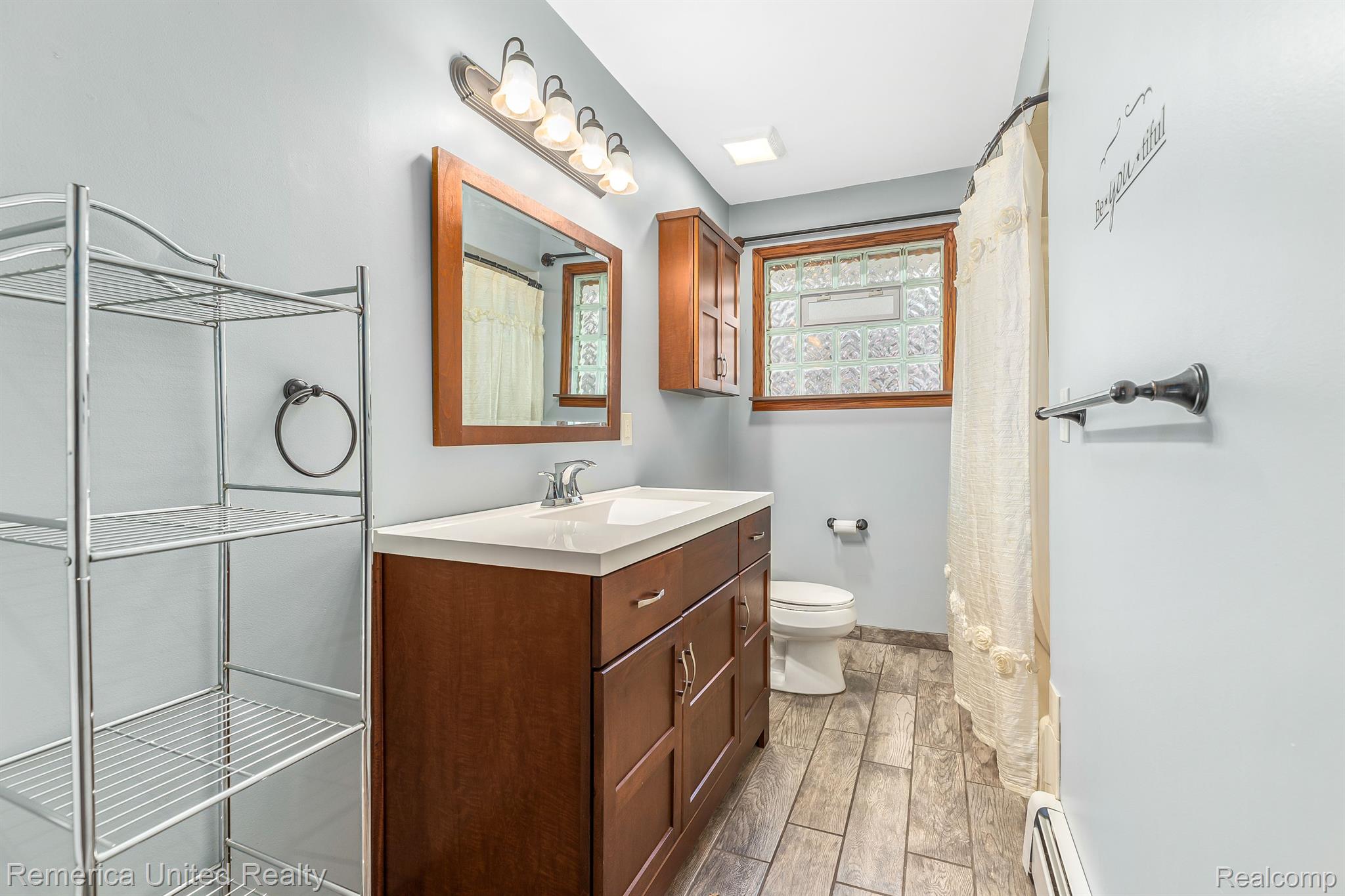 10413 Oakhill Road Holly, MI 48442 - Photo 16 of 39 FULL BATHROOM