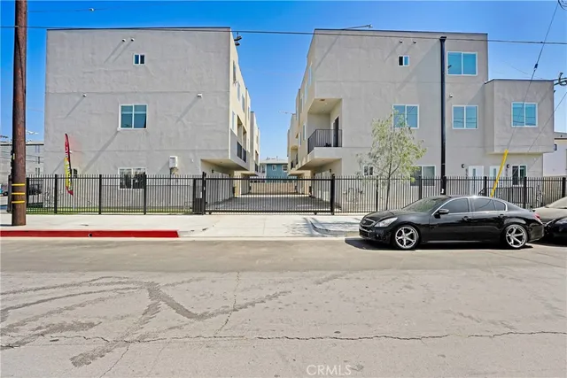 $4,495 | 11952 Vanowen Street, North Hollywood, CA 91605