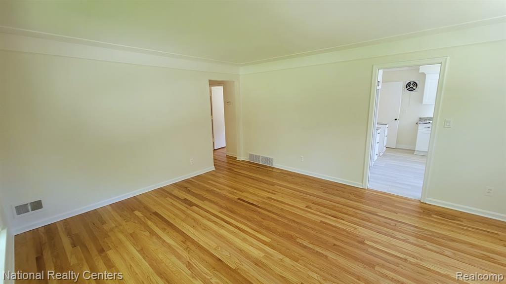 9030 Hemingway Redford, MI 48239 - Photo 5 of 27