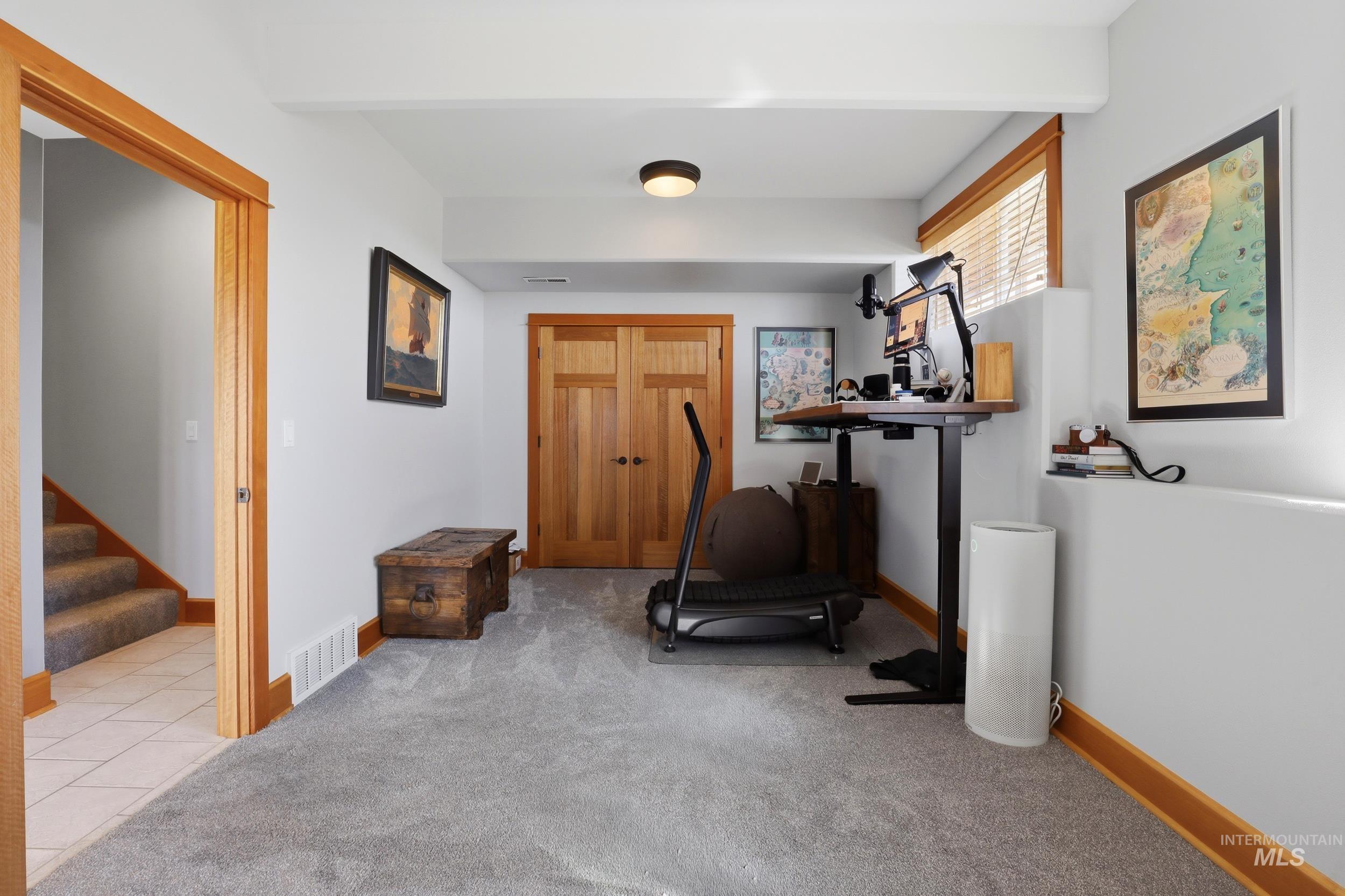 1014 Hilby Road Moscow, ID 83843 - Photo 33 of 50 Office/Bedroom featuring light carpet and light tile patterned floors