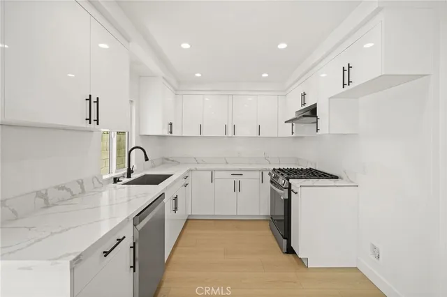 $2,295,000 | 7010 Lennox Avenue, Van Nuys, CA 91405