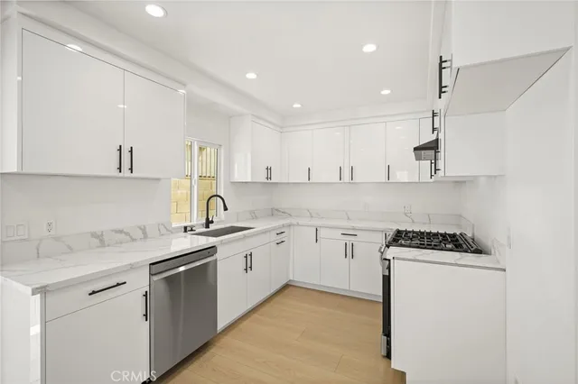 $2,295,000 | 7010 Lennox Avenue, Van Nuys, CA 91405