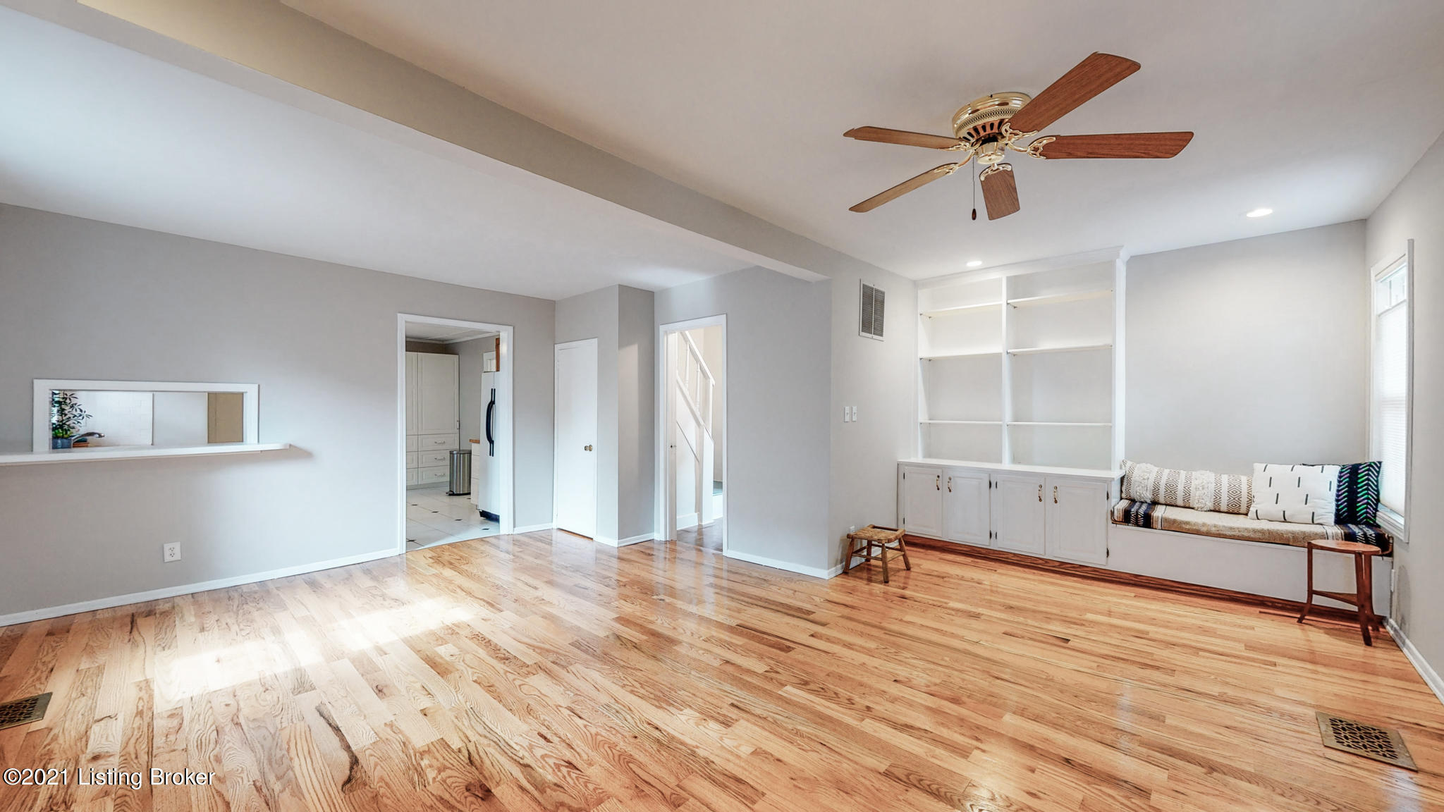 3213 University Road Louisville, KY 40206 - Photo 5 of 33 Living Room