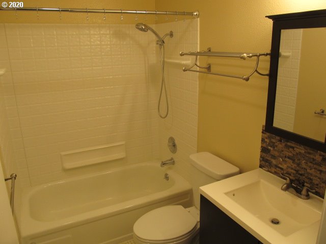 12606 Northwest Barnes Road, Unit 8 Portland, OR 97229 - Photo 15 of 31 Gallery Image 15