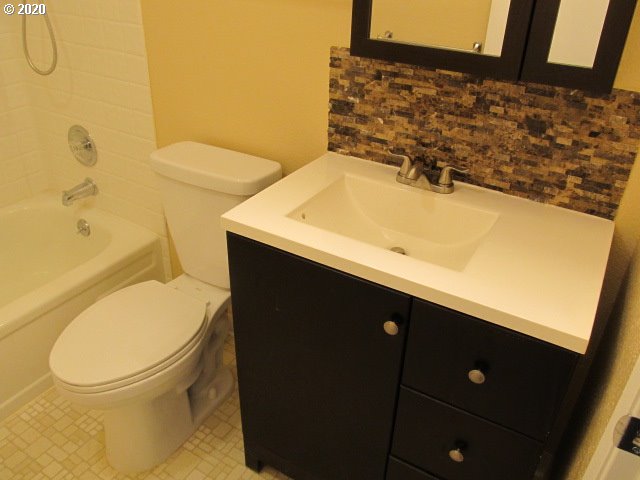 12606 Northwest Barnes Road, Unit 8 Portland, OR 97229 - Photo 16 of 31 Gallery Image 16