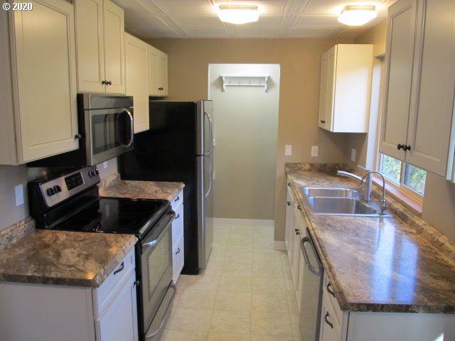 12606 Northwest Barnes Road, Unit 8 Portland, OR 97229 - Photo 3 of 31 Gallery Image 3