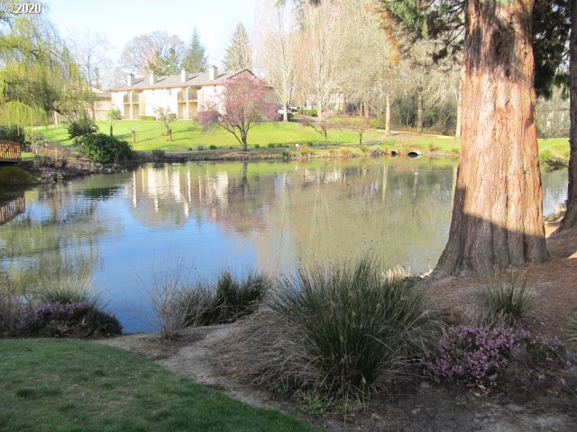 12606 Northwest Barnes Road, Unit 8 Portland, OR 97229 - Photo 27 of 31 Gallery Image 27