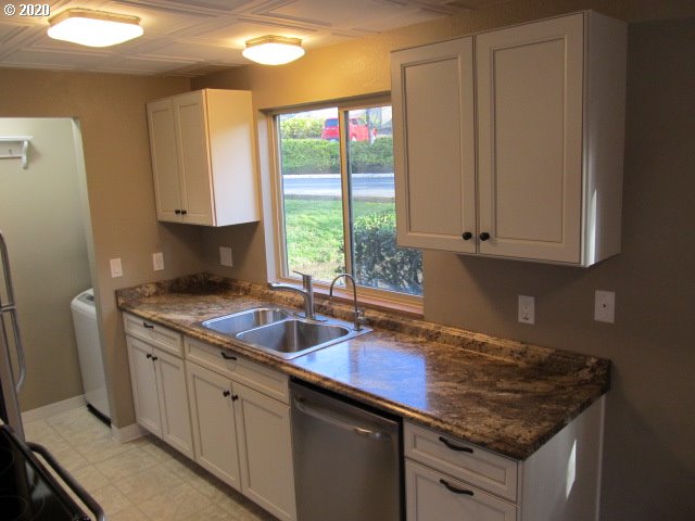12606 Northwest Barnes Road, Unit 8 Portland, OR 97229 - Photo 5 of 31 Gallery Image 5