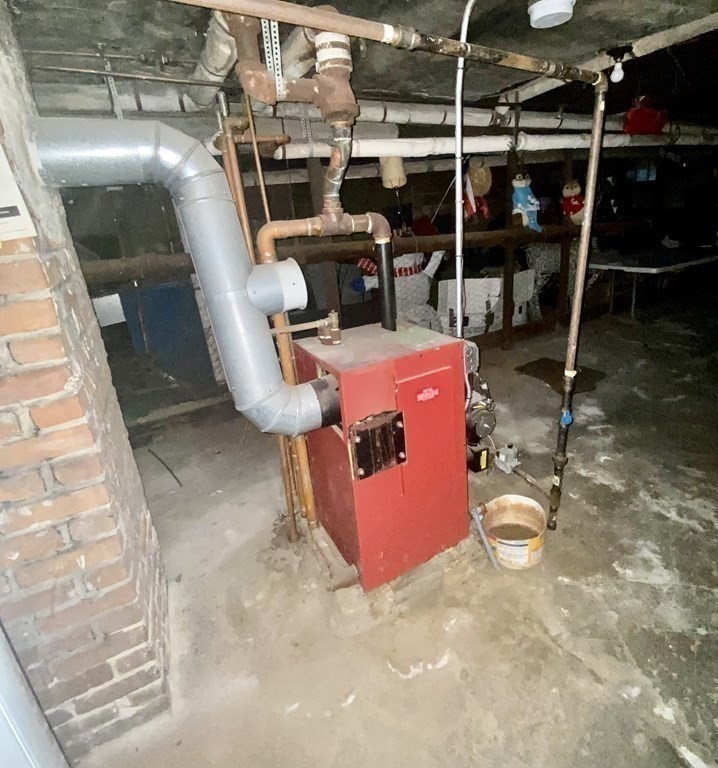 106-108 Maynard Street Springfield, MA 01109 - Photo 13 of 14 a view of a room with chairs
