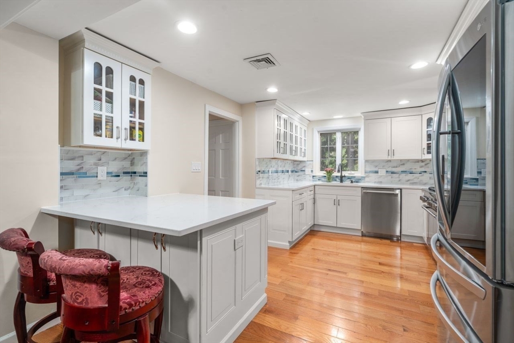 560 Worcester Street Wellesley, MA 02481 - Photo 6 of 29