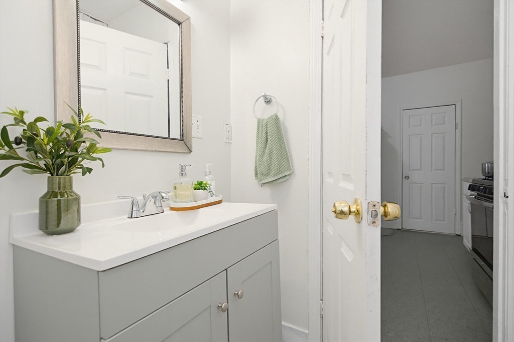 38 Oberlin Street Worcester, MA 01610 - Photo 31 of 34