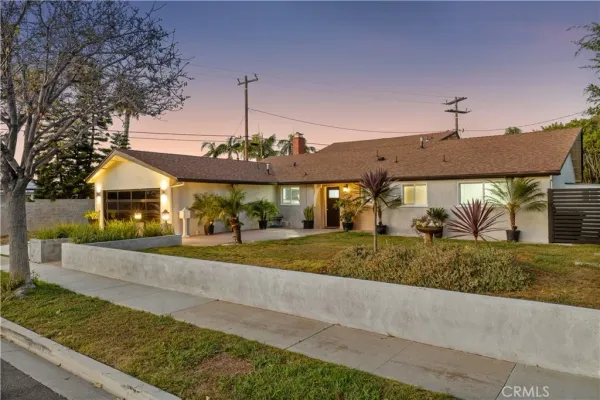 $1,899,000 | 2750 San Carlos Lane, Costa Mesa, CA 92626