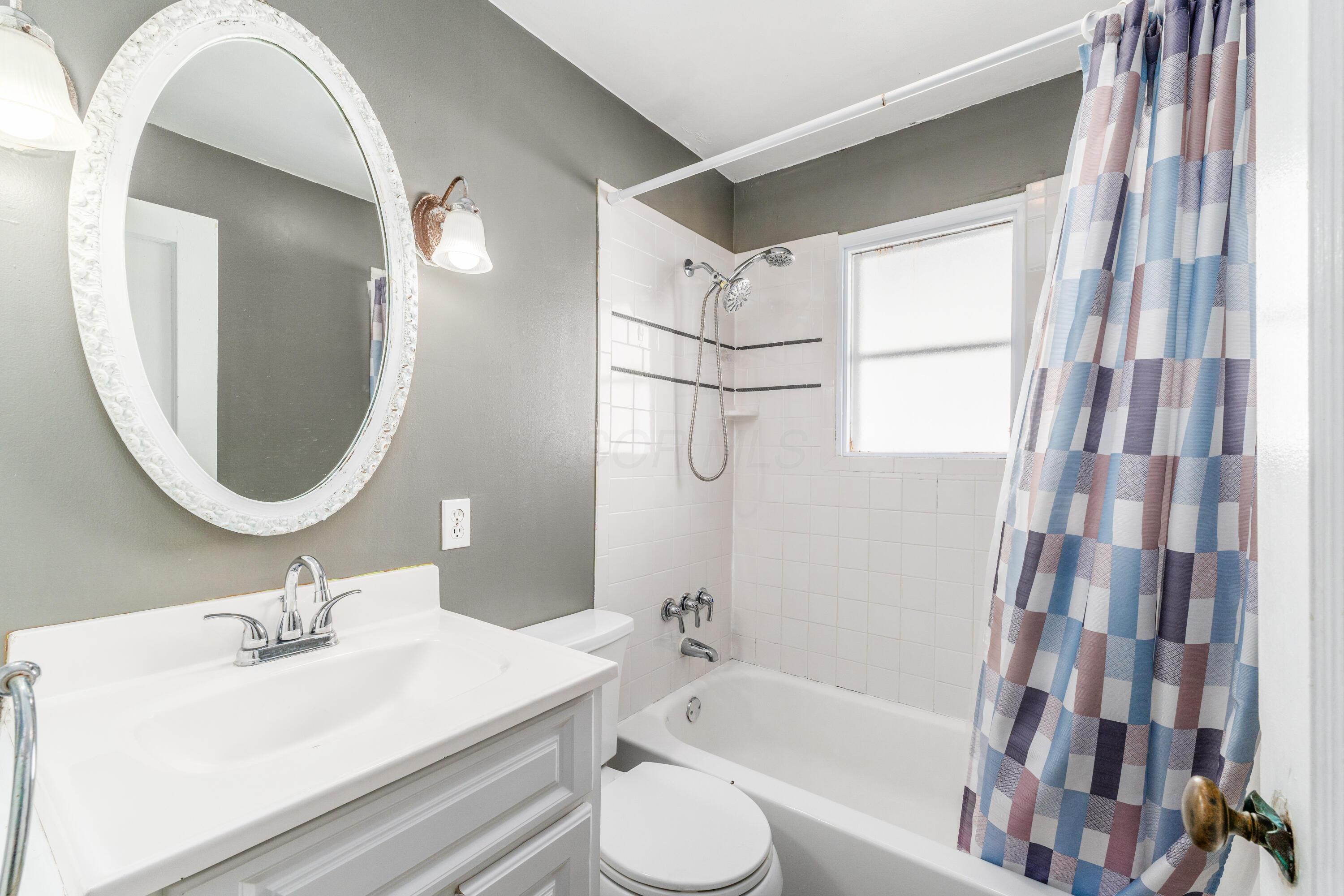 240 Stare Road Newark, OH 43055 - Photo 14 of 32 Bathroom