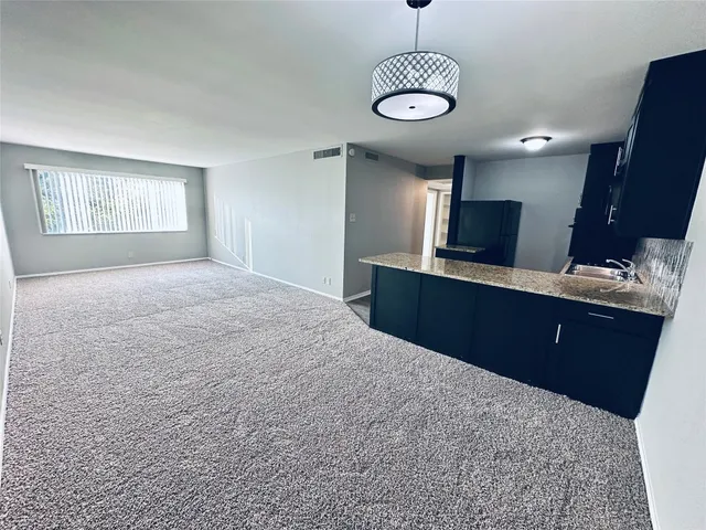 $1,325 | 601 West 11th Street, Unit 227, Austin, TX 78701