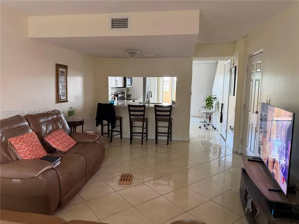 $289,000 | 14902 Southwest 82nd Lane, Unit 13205, Miami, FL 33193