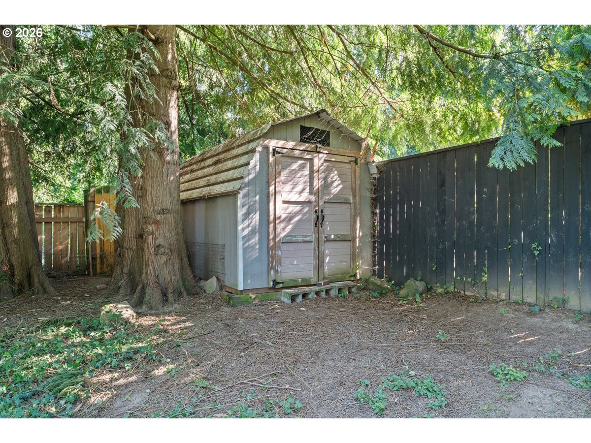 9101 Southwest 23rd Drive Portland, OR 97219 - Photo 40 of 48 Backyard