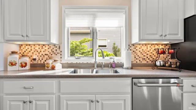 $1,395,000 | 140 Lane 270A Hamilton Lake, Hamilton, IN 46742