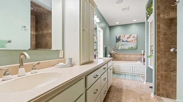 $1,395,000 | 140 Lane 270A Hamilton Lake, Hamilton, IN 46742