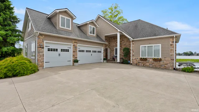 $1,395,000 | 140 Lane 270A Hamilton Lake, Hamilton, IN 46742