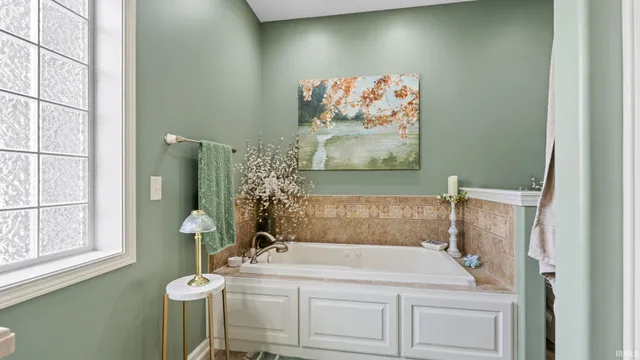 $1,395,000 | 140 Lane 270A Hamilton Lake, Hamilton, IN 46742