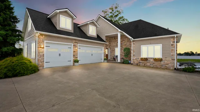$1,395,000 | 140 Lane 270A Hamilton Lake, Hamilton, IN 46742