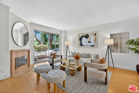 $989,000 | 2405 34th Street, Unit 5, Santa Monica, CA 90405