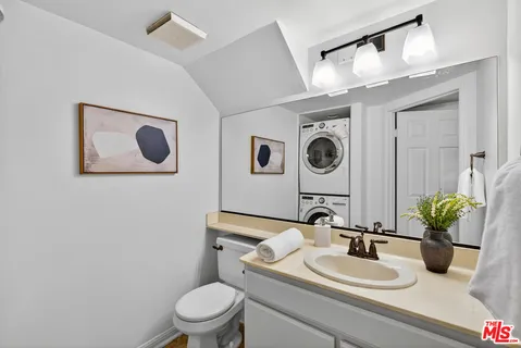 $989,000 | 2405 34th Street, Unit 5, Santa Monica, CA 90405