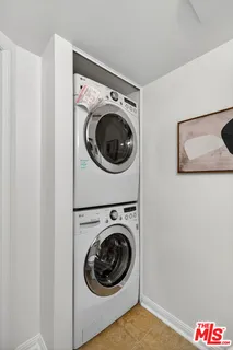 $989,000 | 2405 34th Street, Unit 5, Santa Monica, CA 90405