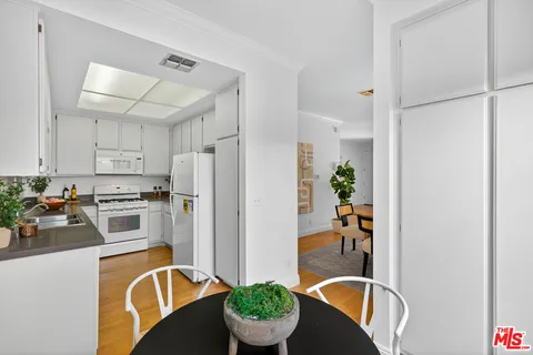 $989,000 | 2405 34th Street, Unit 5, Santa Monica, CA 90405