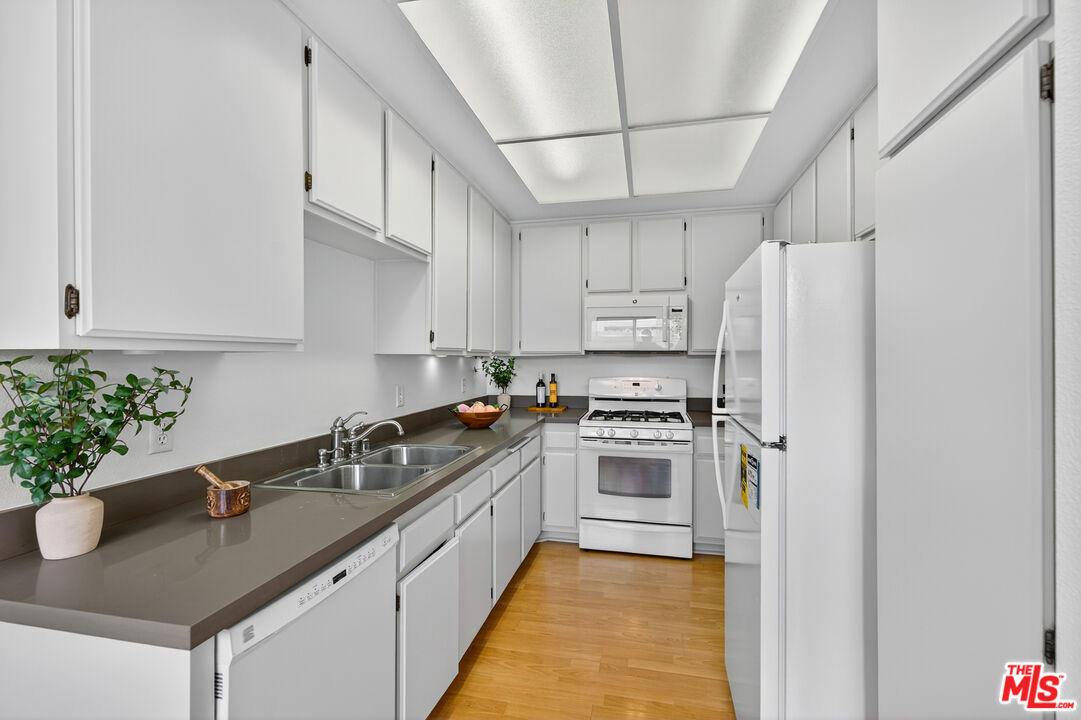 2405 34th Street, Unit 5 Santa Monica, CA 90405 - Photo 19 of 47