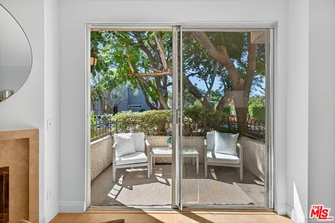 $989,000 | 2405 34th Street, Unit 5, Santa Monica, CA 90405