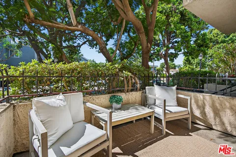 $989,000 | 2405 34th Street, Unit 5, Santa Monica, CA 90405