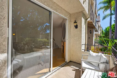 $989,000 | 2405 34th Street, Unit 5, Santa Monica, CA 90405