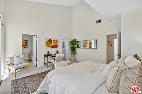 $989,000 | 2405 34th Street, Unit 5, Santa Monica, CA 90405