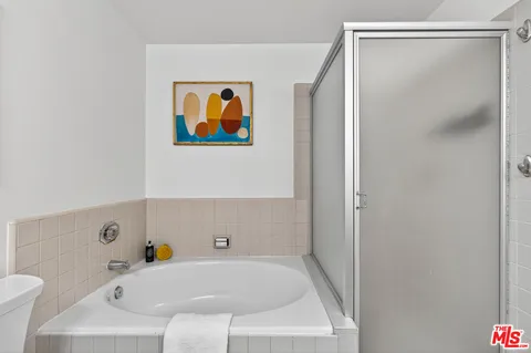 $989,000 | 2405 34th Street, Unit 5, Santa Monica, CA 90405