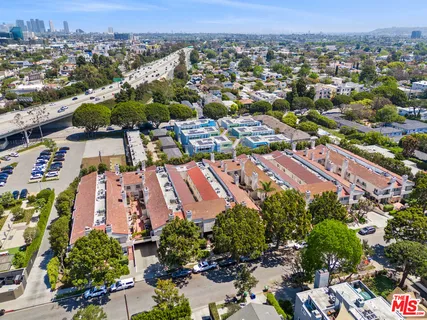 $989,000 | 2405 34th Street, Unit 5, Santa Monica, CA 90405