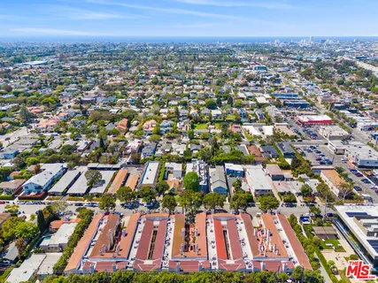 $989,000 | 2405 34th Street, Unit 5, Santa Monica, CA 90405