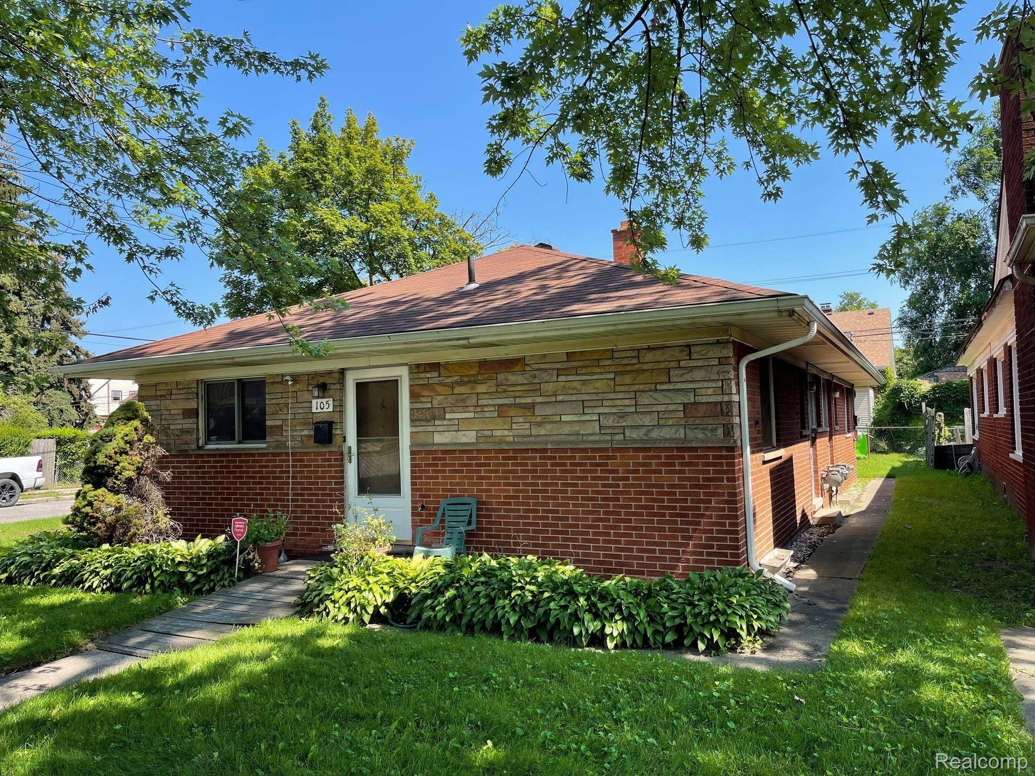 105 Walnut Street River Rouge, MI 48218 - Photo 3 of 27 105 walnut - river rouge mi (4).jpg