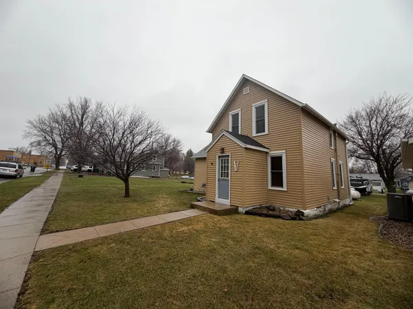 $170,000 | 405 Nevada Avenue, Adrian, MN 56110