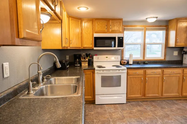 $170,000 | 405 Nevada Avenue, Adrian, MN 56110