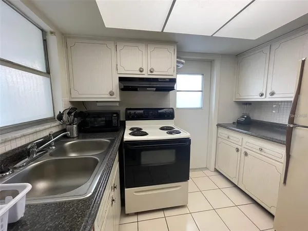 $1,395 | 1221 Drew Street, Unit A21, Clearwater, FL 33755