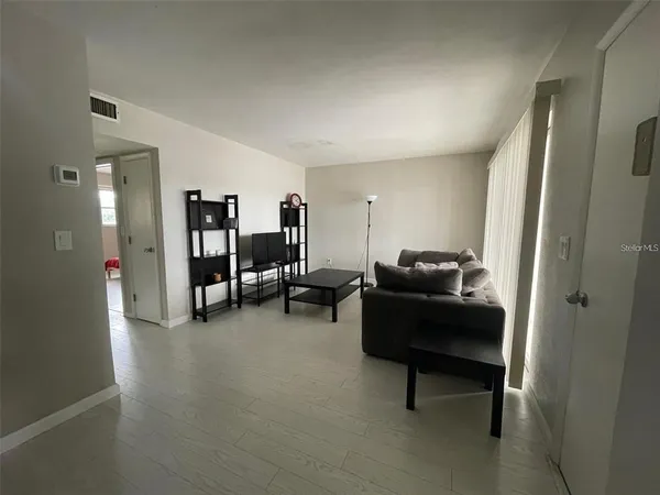 $1,395 | 1221 Drew Street, Unit A21, Clearwater, FL 33755