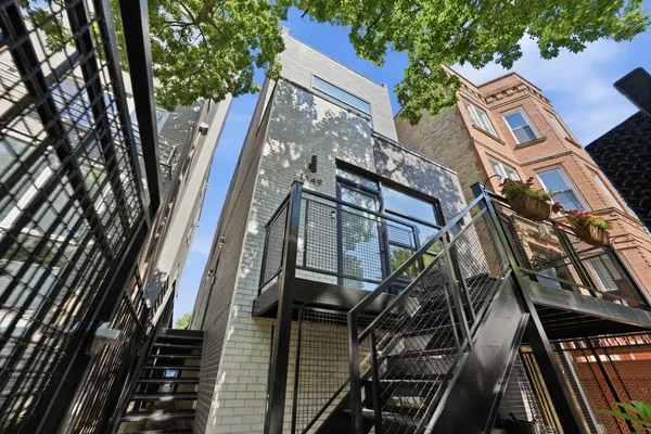 $4,900 | 1349 North Leavitt Street, Unit 1A, Chicago, IL 60622