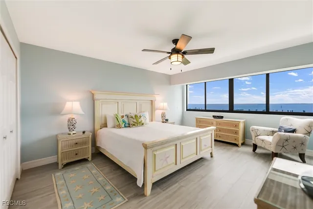 a bedroom with a bed and a ceiling fan