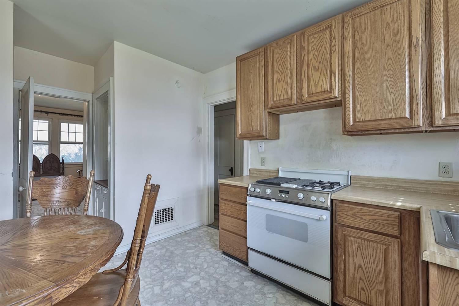 4913 Ralph Avenue Cincinnati, OH 45238 - Photo 7 of 18 Gallery Image 7