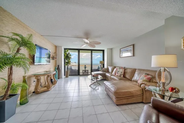 $4,500 | 450 South Gulfview Boulevard, Unit 907, Clearwater, FL 33767