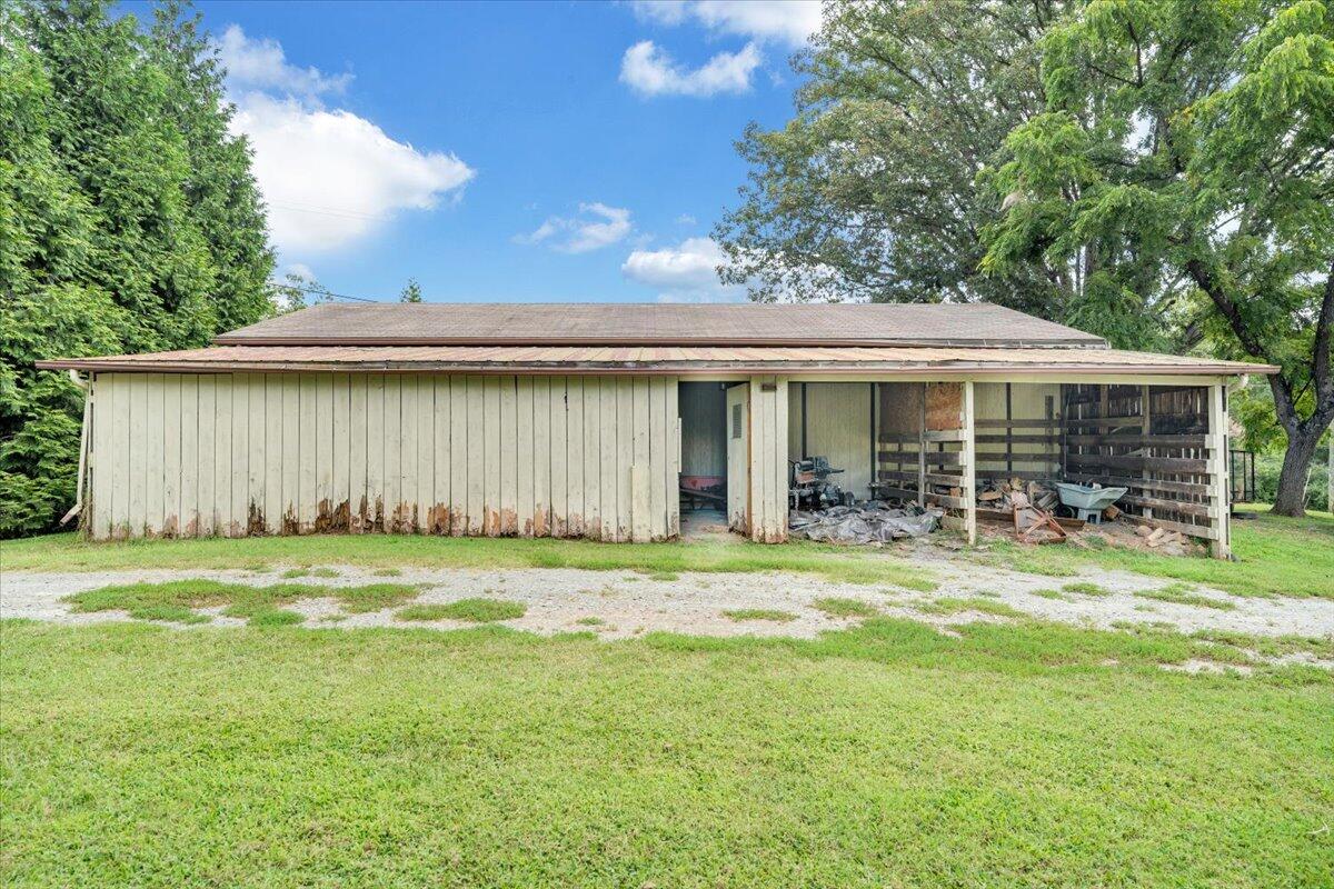 164 Tabernacle Road Penhook, VA 24137 - Photo 56 of 58 a backyard of a house with table and chairs